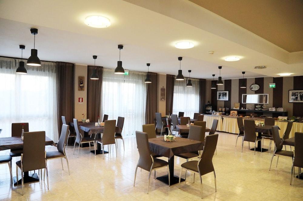 Hotel Fidenza Exterior foto